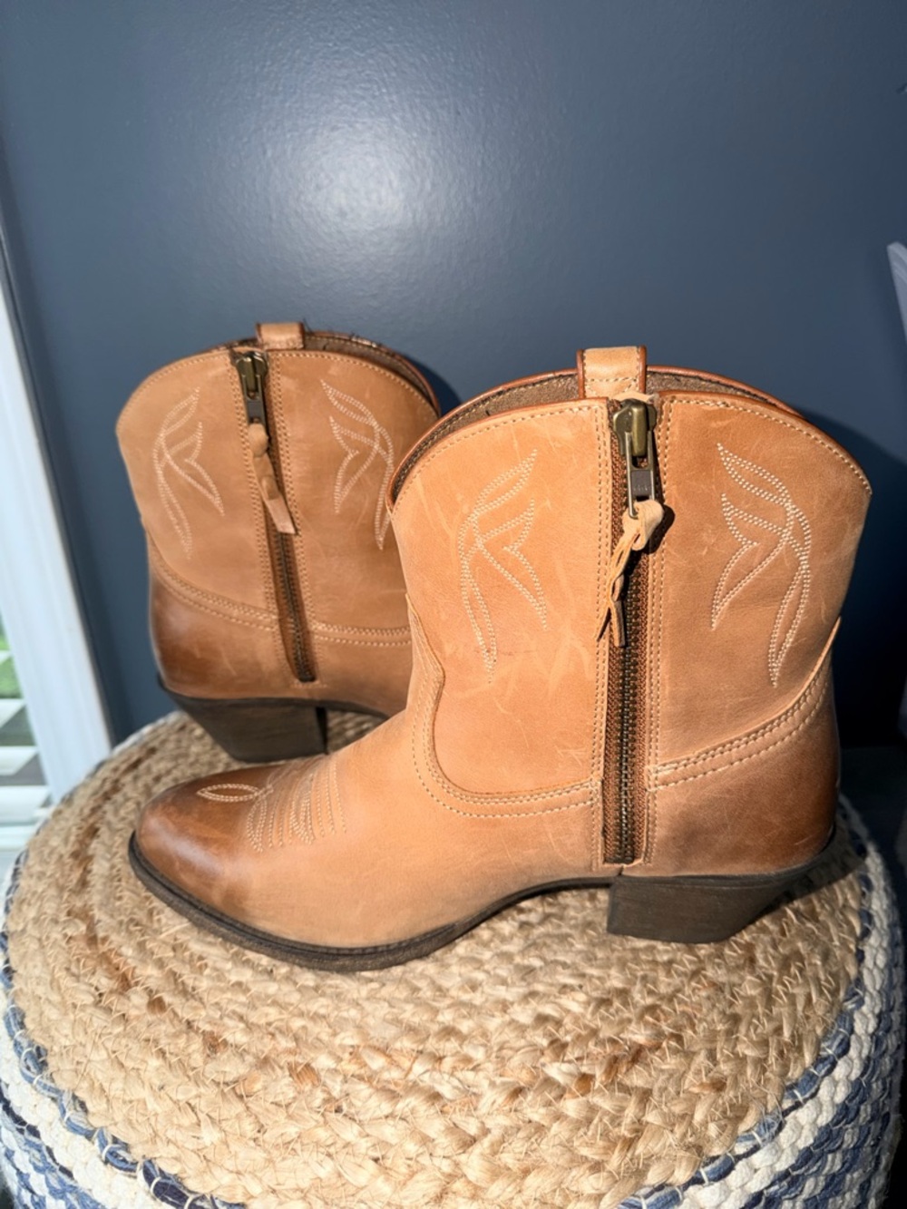 Ariat Darlin Cowgirl Short Boots - Picture 2 of 11